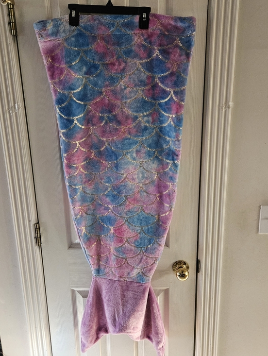 Other - Mermaid Tail Blanket - Pink & Blue Shimmer, Like New